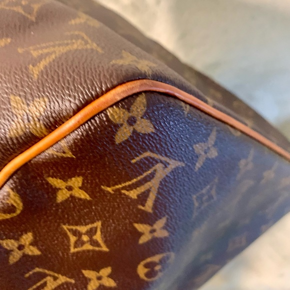 LOUIS VUITTON Batignolles Vertical Monogram
Canvas Tote Bag - Picture 6 of 14